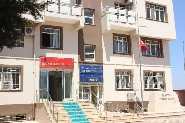 Işid'e Katılmak Üzere Suriye'ye Gitmeye Çalışan 25 Kişi Yakalandı Işid'e Katılmak Üzere Suriye'ye Gitmeye Çalışan 25 Kişi Yakalandı