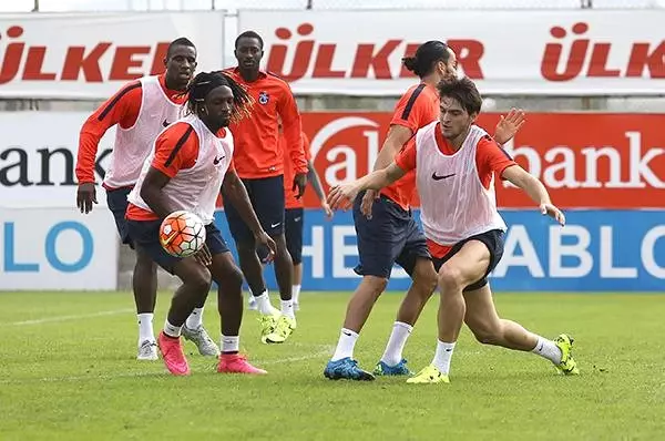 Trabzonspor Başkanlarından Erdem: Kendi Evlatlarınız Sizi Yarı Yolda Bırakmaz Trabzonspor Başkanlarından Erdem: Kendi Evlatlarınız Sizi Yarı Yolda Bırakmaz