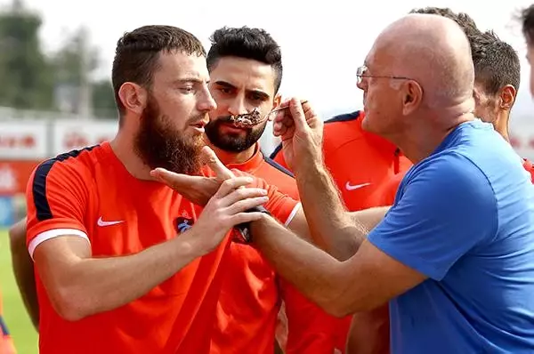 Trabzonspor Başkanlarından Erdem: Kendi Evlatlarınız Sizi Yarı Yolda Bırakmaz Trabzonspor Başkanlarından Erdem: Kendi Evlatlarınız Sizi Yarı Yolda Bırakmaz
