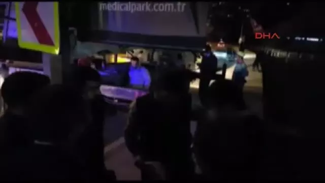 Zabıta Tarafından Pankartları Sökülen Saadet Partililer Gaziosmanpaşa Belediyesi'ni Protesto Etti