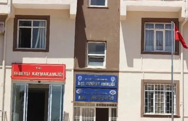 Işid'e Katılmak Üzere Suriye'ye Gitmeye Çalışan 3 Kişi Yakalandı Işid'e Katılmak Üzere Suriye'ye Gitmeye Çalışan 3 Kişi Yakalandı