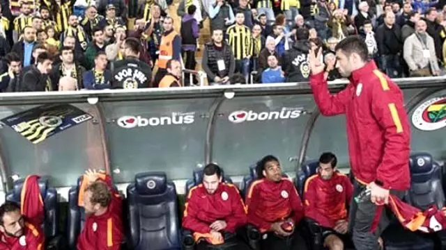 Burak Yilmaz Fenerbahce Tribunune 4 Isareti Yapti Haberler Spor