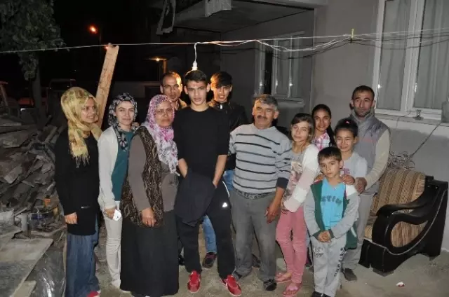 Eşmepınar Gazisi Kurbanla Karşılandı Eşmepınar Gazisi Kurbanla Karşılandı