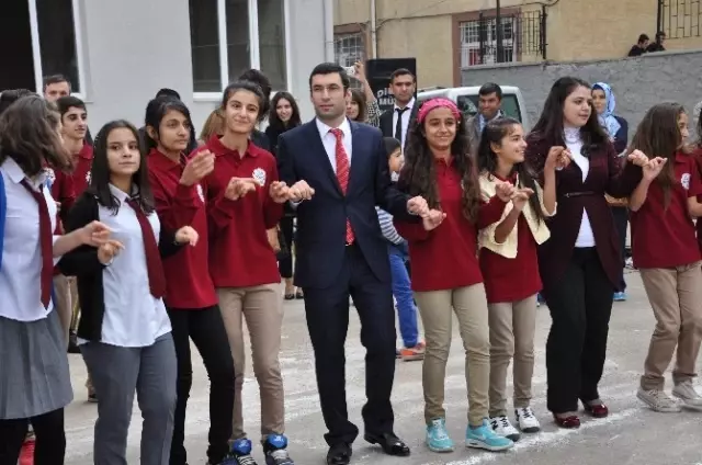 Derik'te Cumhuriyet Bayramı Kutlamaları Derik'te Cumhuriyet Bayramı Kutlamaları