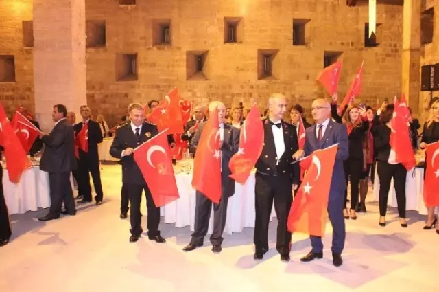 Edirne'de Cumhuriyet Resepsiyonu Düzenlendi