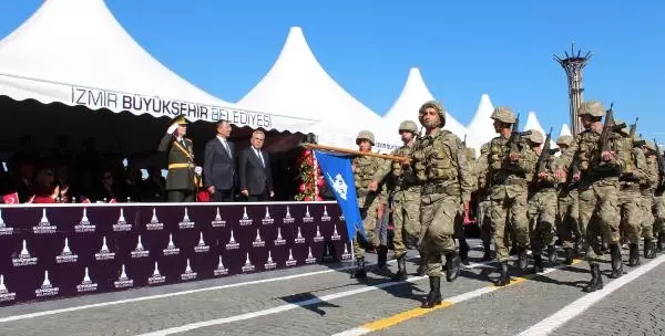 İzmir'de Cumhuriyet Bayramı, Coşkuyla Kutlandı