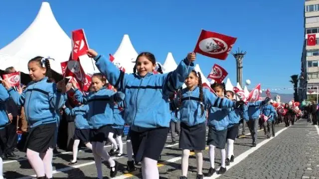 İzmir'de Cumhuriyet Bayramı, Coşkuyla Kutlandı