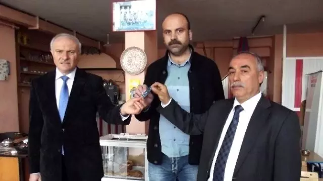 Yerel Gazete Al, Altın Kazan' Kampanyası Ekim Ayı Ödülü Verildi Yerel Gazete Al, Altın Kazan' Kampanyası Ekim Ayı Ödülü Verildi