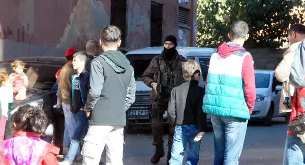 Güneydoğu'da Hendek ve Barikatlar Arasında Sakin Seçim