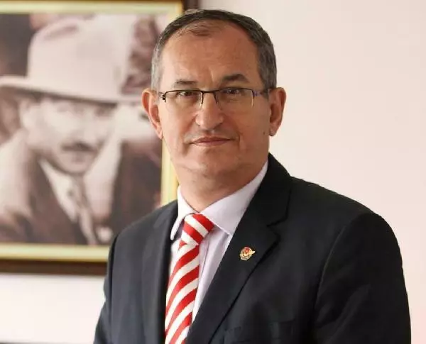 İzmir'de CHP 14, AK Parti 8, MHP ve Hdp 2'şer Vekil Çıkardı