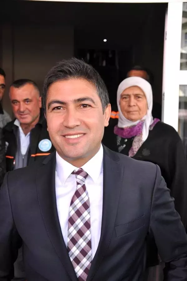 Yurt Dışı Oylarıyla Gülen Ak Partili Özkan, Başarıyı Çalışmaya Bağladı Yurt Dışı Oylarıyla Gülen Ak Partili Özkan, Başarıyı Çalışmaya Bağladı