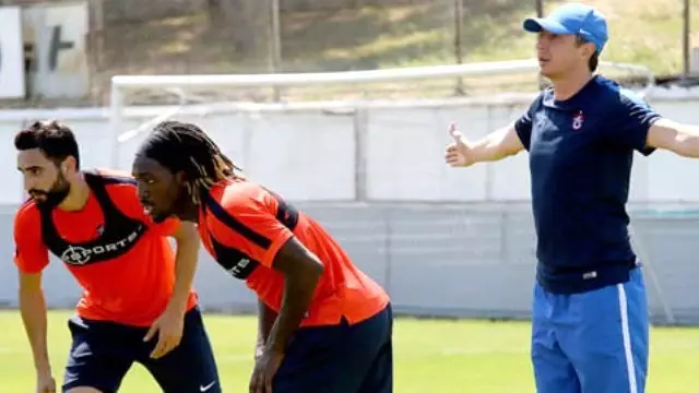Trabzonspor İdmanında Mehmet Ekici'yle Cavanda Kavga Etti Trabzonspor İdmanında Mehmet Ekici'yle Cavanda Kavga Etti