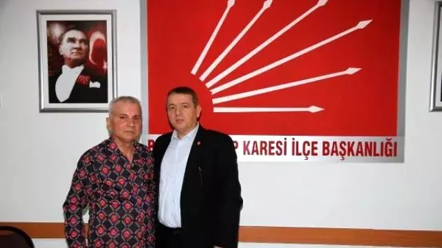 Ecevit'i, Üzerinde Adı Yazan Gömlekle Andı