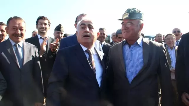 Su Yalağına Gösterişli Tören