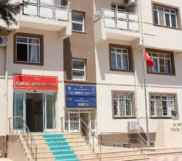 Işid'e Katılmak Üzere Suriye'ye Gitmeye Çalışan 6 Kişi Yakalandı Işid'e Katılmak Üzere Suriye'ye Gitmeye Çalışan 6 Kişi Yakalandı