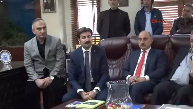 Sapanca Belediye Başkanının Makam Otomobili Kurşunlandı Sapanca Belediye Başkanının Makam Otomobili Kurşunlandı