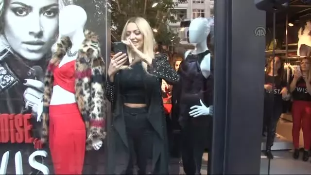 Hadise İmza Gününe Katıldı