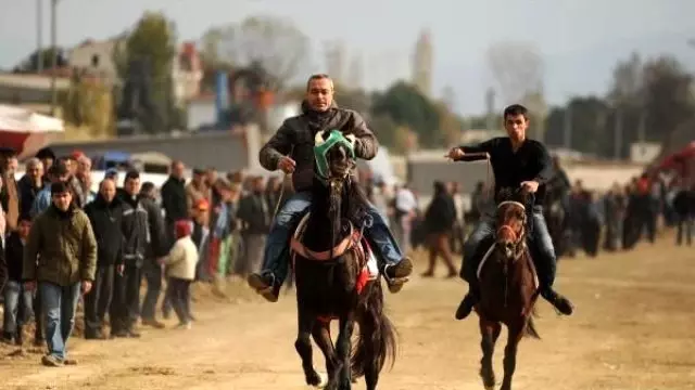 Rahvan Atları Koşusu'nda Ödüller Sahiplerini Buldu Rahvan Atları Koşusu'nda Ödüller Sahiplerini Buldu