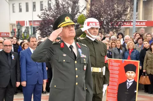 Atatürk, Ölümünün 77. Yılında Saygıyla Anıldı