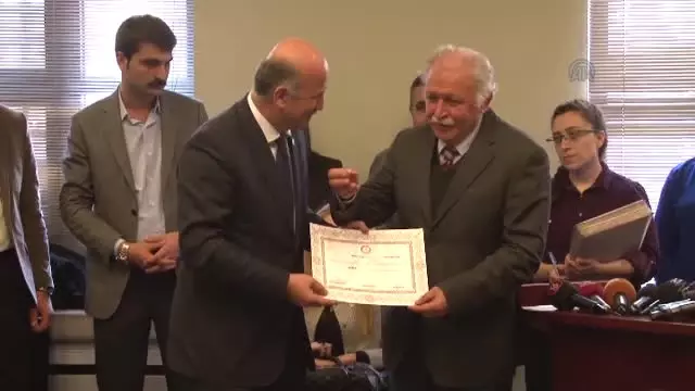 Sağlık Bakanı Müezzinoğlu Mazbatasını Aldı Sağlık Bakanı Müezzinoğlu Mazbatasını Aldı