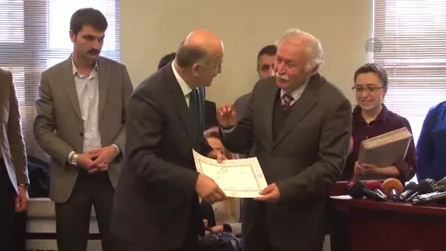 Sağlık Bakanı Müezzinoğlu Mazbatasını Aldı Sağlık Bakanı Müezzinoğlu Mazbatasını Aldı