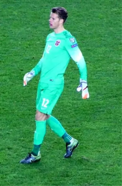 Vikinglere Kendi Evinde Macar Çelmesi Vikinglere Kendi Evinde Macar Çelmesi