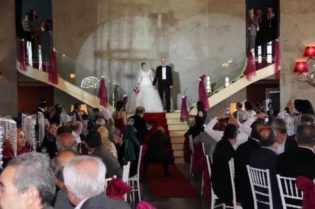 Arınç Nikah Şahidi Oldu Arınç Nikah Şahidi Oldu
