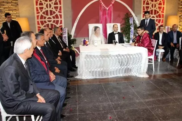 Arınç Nikah Şahidi Oldu Arınç Nikah Şahidi Oldu