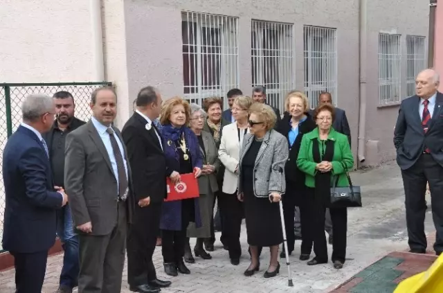 Engelli Öğrencilere Sınıf ve Oyun Parkı Yapıldı Engelli Öğrencilere Sınıf ve Oyun Parkı Yapıldı