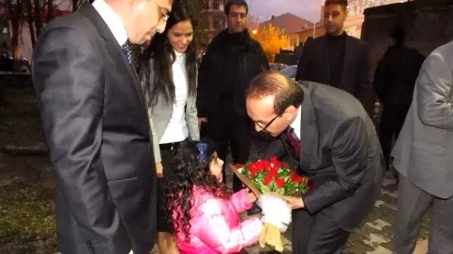 Muş Valisi Yavuz Malazgirt'i Ziyaret Etti Muş Valisi Yavuz Malazgirt'i Ziyaret Etti
