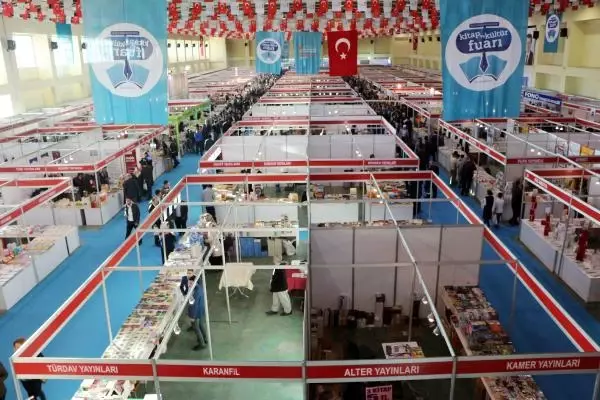 Kahramanmaraş'ta Kitap ve Kültür Fuarı Törenle Açıldı Kahramanmaraş'ta Kitap ve Kültür Fuarı Törenle Açıldı