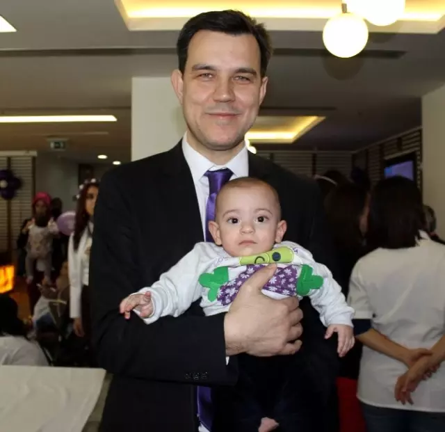 Yaşamaz Denilen Parmak Bebek 10 Aylık Oldu Yaşamaz Denilen Parmak Bebek 10 Aylık Oldu