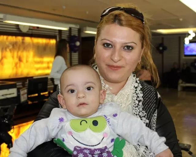 Yaşamaz Denilen Parmak Bebek 10 Aylık Oldu Yaşamaz Denilen Parmak Bebek 10 Aylık Oldu