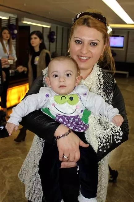 Yaşamaz Denilen Parmak Bebek 10 Aylık Oldu Yaşamaz Denilen Parmak Bebek 10 Aylık Oldu