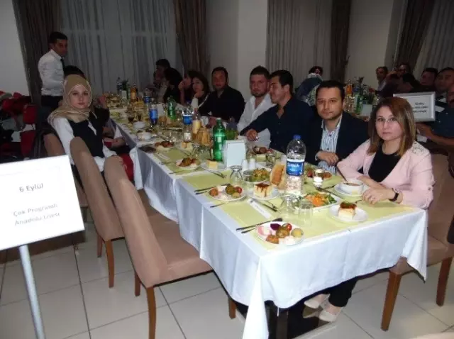 Gömeç'te Öğretmenler Gününde Coşkulu Yemek Gömeç'te Öğretmenler Gününde Coşkulu Yemek