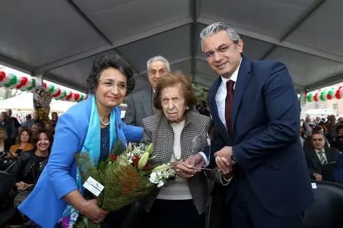 İzmir Karşıyaka'da Fakülte, Yüksekokul ve Poliklinik Temeli Atıldı İzmir Karşıyaka'da Fakülte, Yüksekokul ve Poliklinik Temeli Atıldı