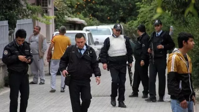 'Bombalı Araç' Alarmında, Esnaftan Polise Mutfak Tüplü Yardım 'Bombalı Araç' Alarmında, Esnaftan Polise Mutfak Tüplü Yardım