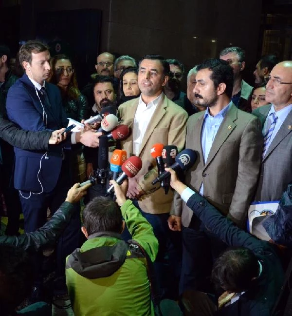 Milletvekilleri ve Gazeteciler Dündar ve Gül'ün Tutuklanmasına Tepki