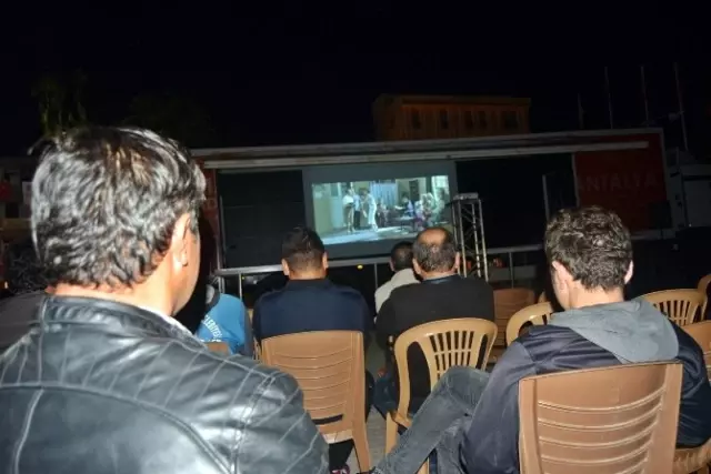 Demre'de Yaşayan 11 Yaşındaki Ömer, Sinemayla Tanıştı Demre'de Yaşayan 11 Yaşındaki Ömer, Sinemayla Tanıştı