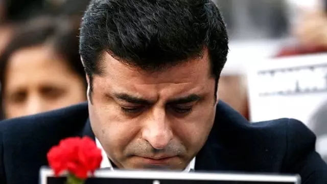 Selahattin Demirtaş: Tahir Elçi'yi Öldüren Devlet Değil, Devletsizliktir! Selahattin Demirtaş: Tahir Elçi'yi Öldüren Devlet Değil, Devletsizliktir!