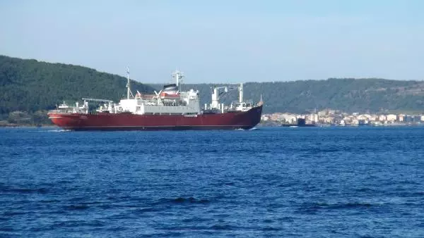 Rus Gemisi, Çanakkale Boğazı'nda Türk Denizaltıyla Burun Buruna Geldi