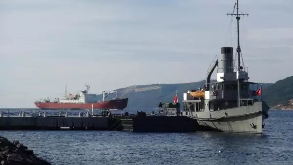 Rus Gemisi, Çanakkale Boğazı'nda Türk Denizaltıyla Burun Buruna Geldi