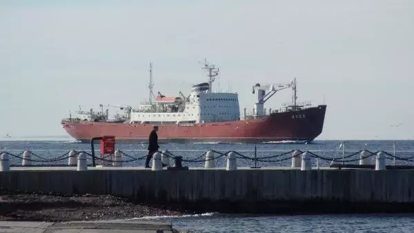 Rus Gemisi, Çanakkale Boğazı'nda Türk Denizaltıyla Burun Buruna Geldi
