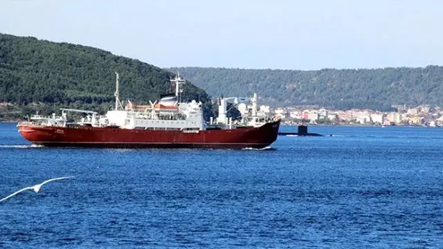 Rus Gemisi, Çanakkale Boğazı'nda Türk Denizaltıyla Burun Buruna Geldi