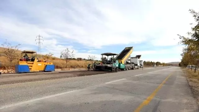 Büyükşehir, Gaziantepkilis Yolunun Asfaltını Yeniliyor Haberler