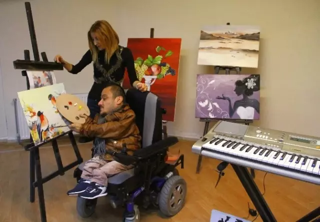 Engelli Ressamın Tek Hayali Diplomalı Ressam Olmak