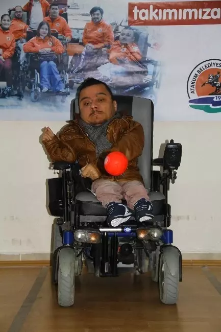 Engelli Ressamın Tek Hayali Diplomalı Ressam Olmak