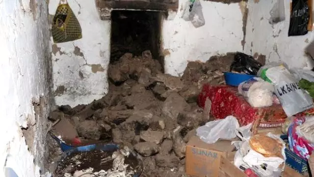Kiğı'daki Depremde Kerpiç Evlerde Hasar Meydana Geldi