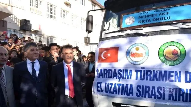 Öğrencilerden Türkmenlere Su Yardımı Öğrencilerden Türkmenlere Su Yardımı