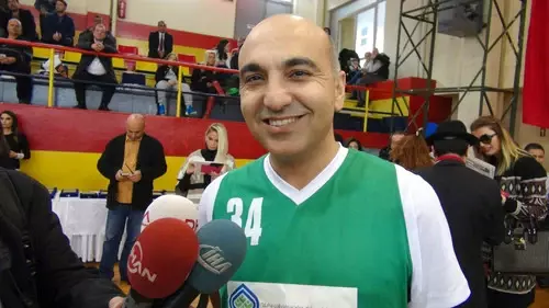 Tekerlekli Sandalyeye Oturan Ünlüler, Engellilerle Basket Oynadı Tekerlekli Sandalyeye Oturan Ünlüler, Engellilerle Basket Oynadı